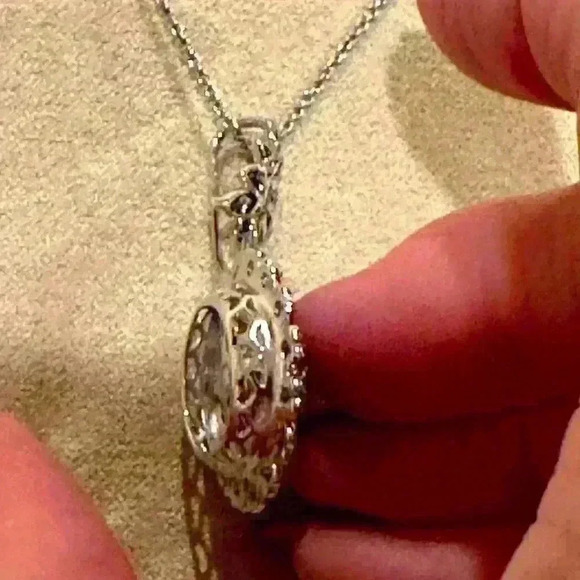 Gorgeous 925 Silver 17” Chain & Pendant w/ Round Brilliant-Cut White Crystals - Picture 5 of 8